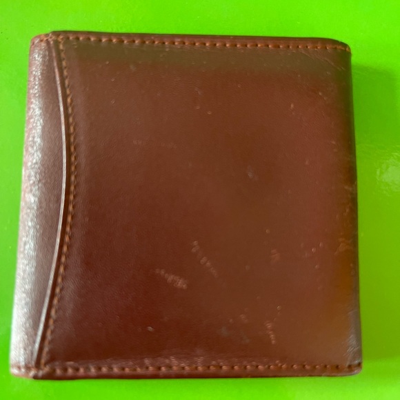 Bundle of pre loved 2 LV, 1 Gucci and 1 Cartier compact coin wallet. - Picture 6 of 12